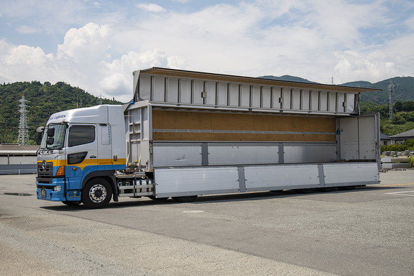 ウイングルーフ車トレーラー