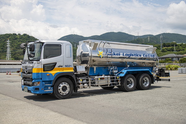 液体輸送用タンクローリー車